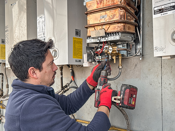 Instalación de red de gas y agua en Santiago